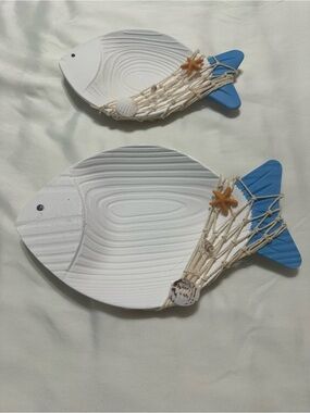 Source Unknown White and Blue Fish Wall Decor with Nautical Net